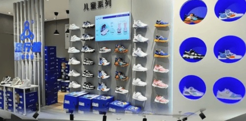 素：让行走也成为一种时尚表达qy球友会网站足行健的时尚元(图2)